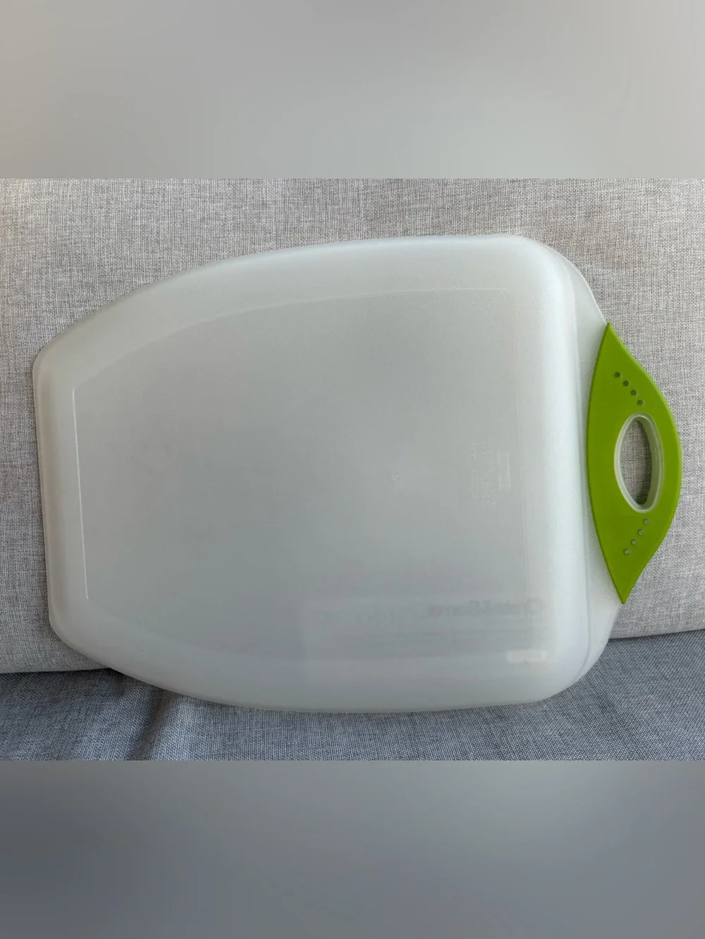 Crate & Barrel Chop & Scoop Cutting Board White with Green Handle - NWT